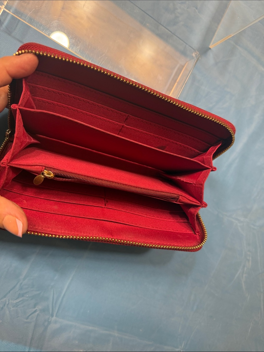 Zip-Around Floral Embossed Wallet - Red - Picture 4 of 4